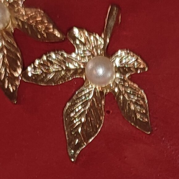 Academia Autumn fall Leaf with Pearl Earrings Golden Vintage Studs - Picture 5 of 6